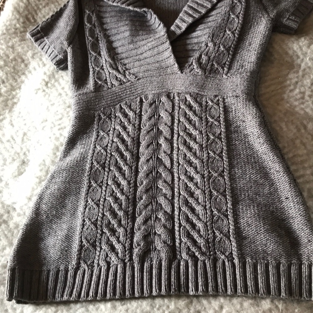 Short sleeve suéter